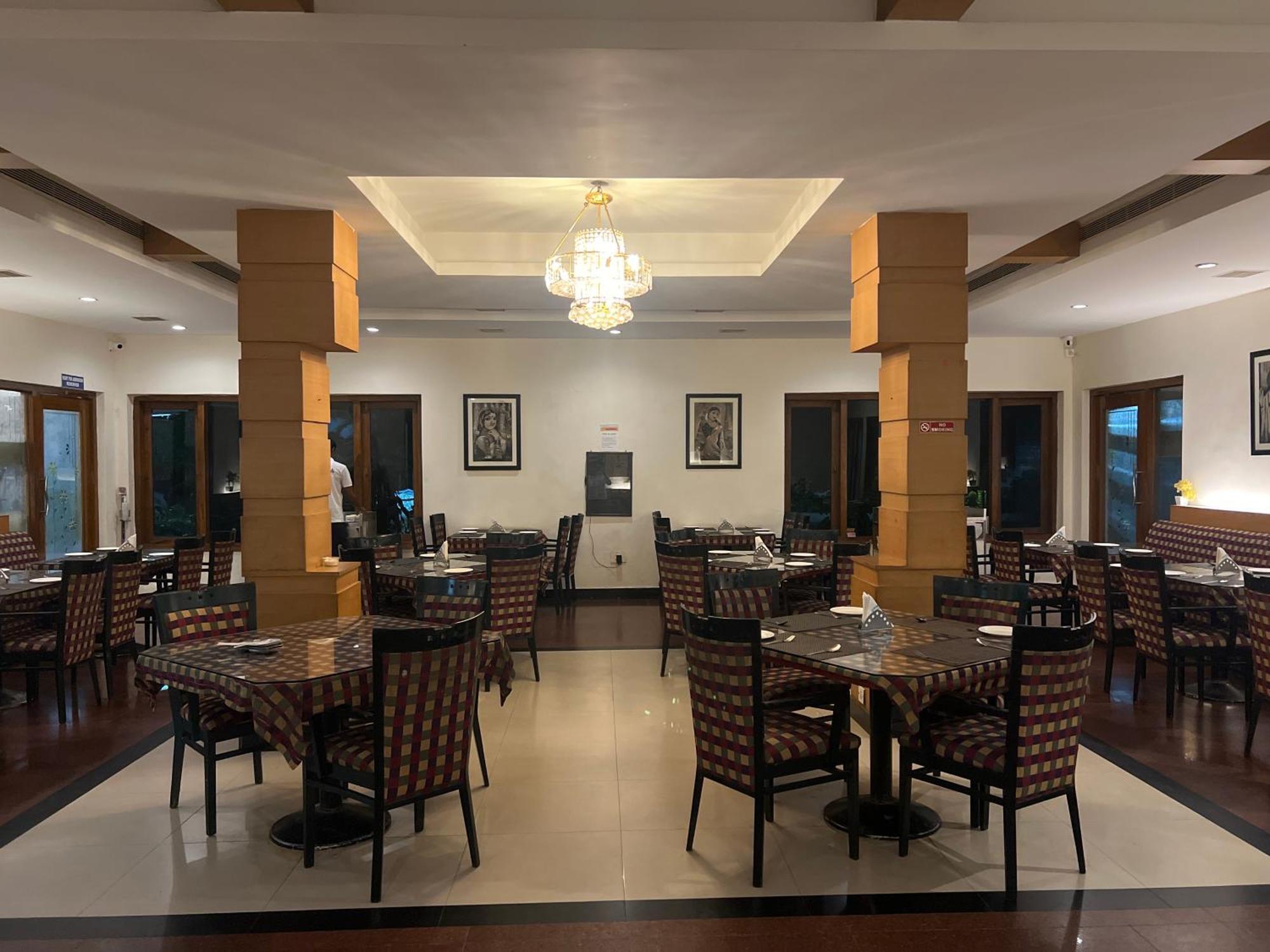 Varada Nagavali Hotel Srikakulam Exterior foto