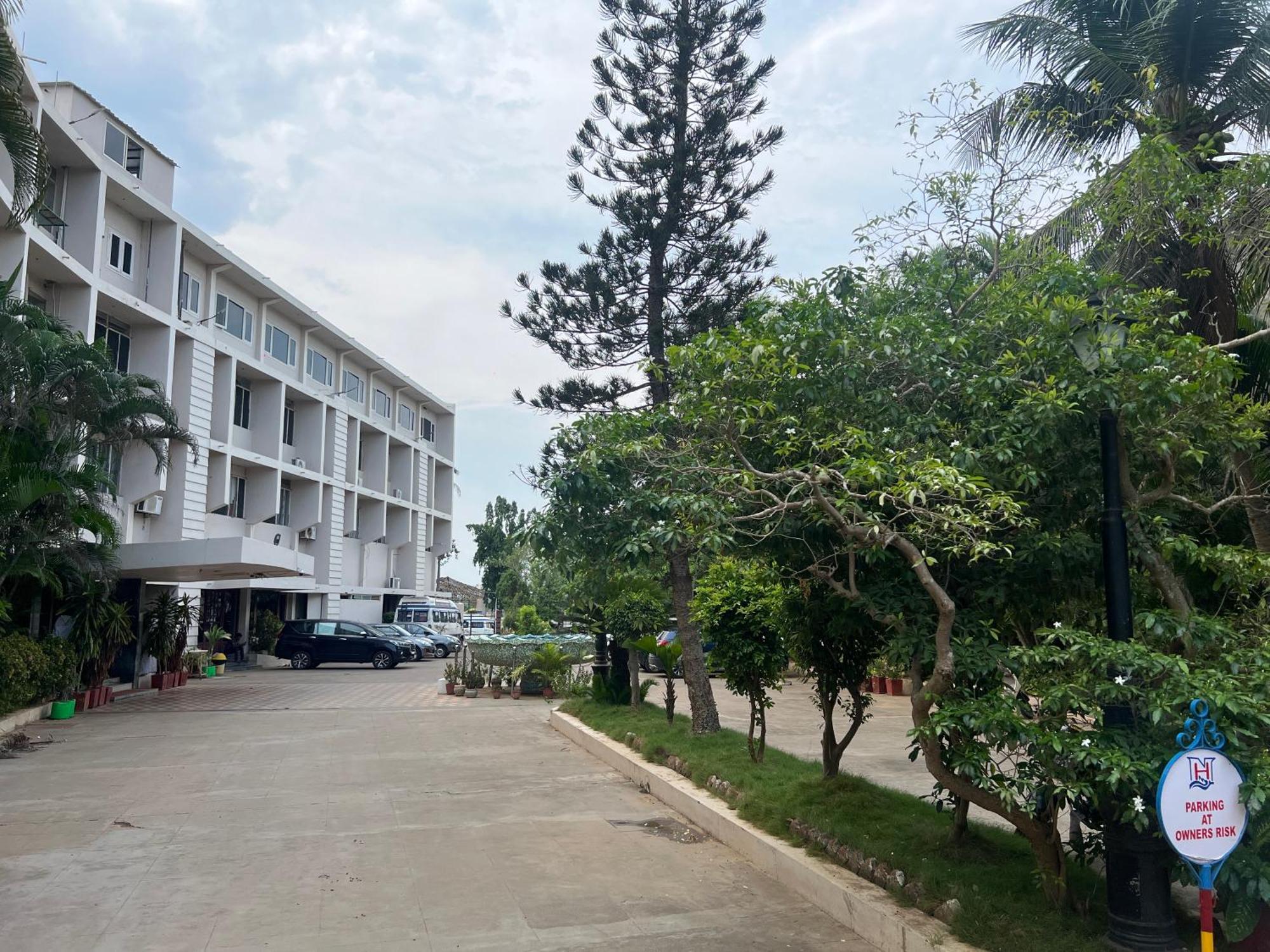 Varada Nagavali Hotel Srikakulam Exterior foto