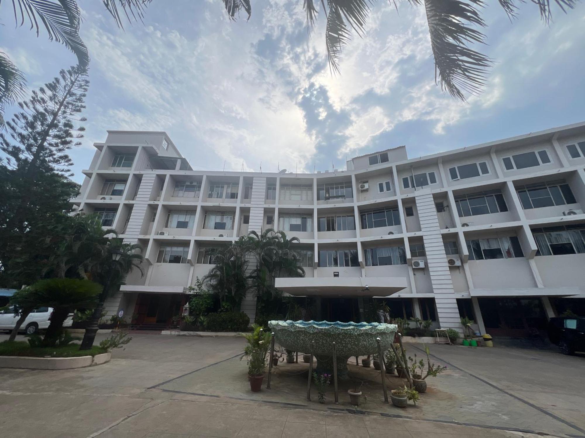 Varada Nagavali Hotel Srikakulam Exterior foto