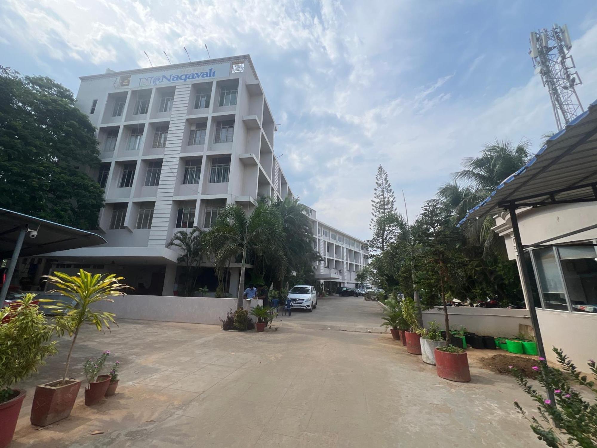 Varada Nagavali Hotel Srikakulam Exterior foto